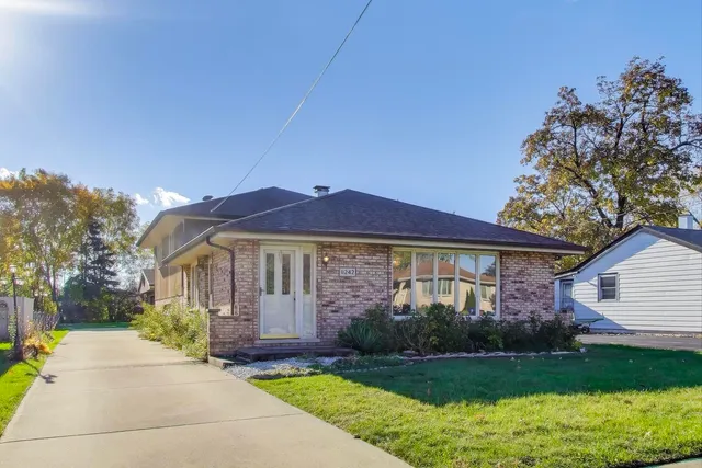 $349,000 | 11242 South Avon Avenue, Alsip, IL 60803