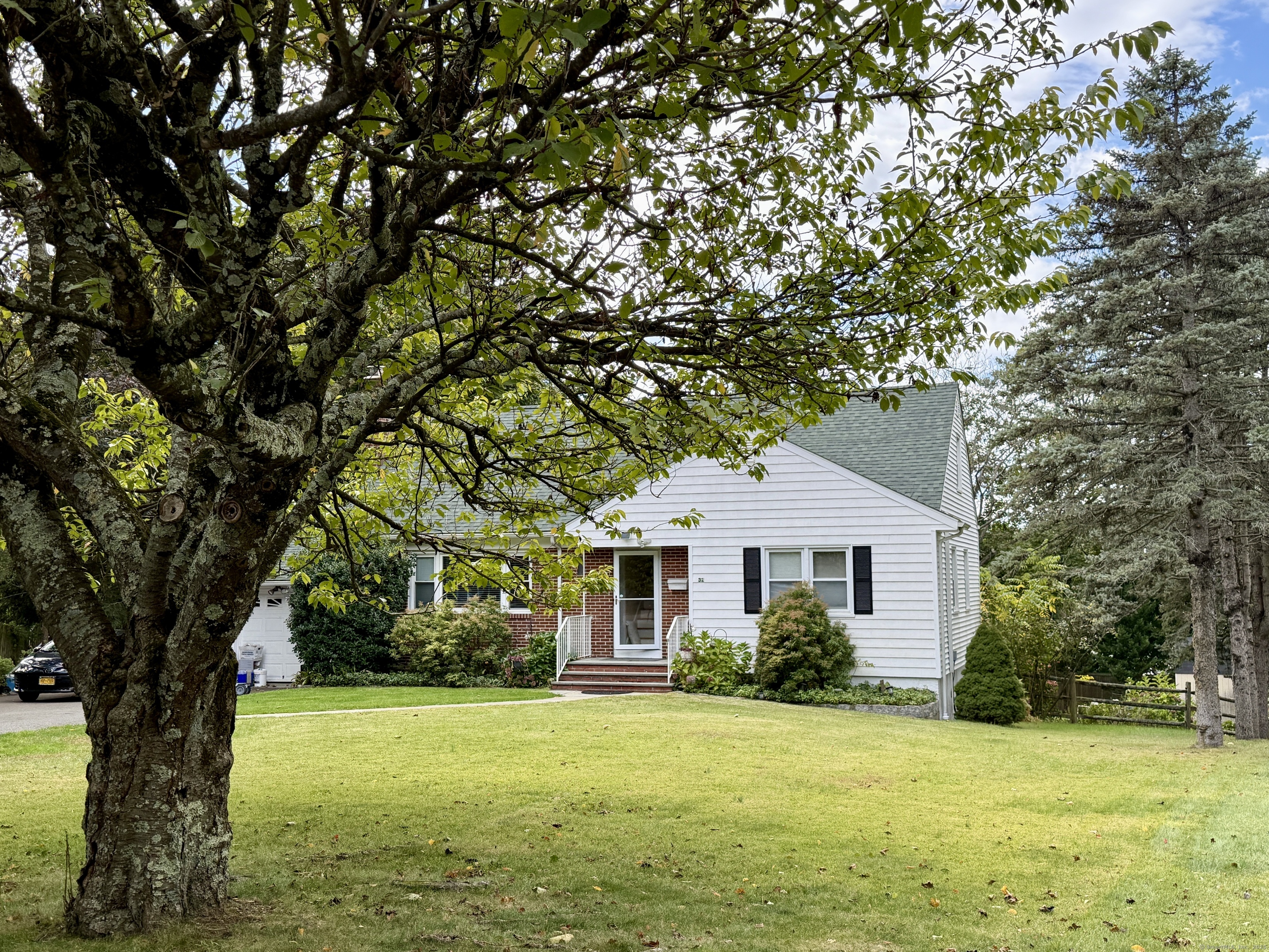32 Locust Lane Stamford, CT 06905 - Photo 1 of 1 Tucked Away Yet Close to It All! Set on a quiet mid-city cul-de-sac, this sun-filled and impeccably maintained home with spacious back yard, offers the perfect balance of comfort, space, and convenience.