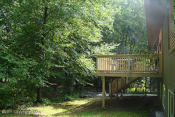 111 Bindale Road Bushkill, PA 18371 - Photo 14 of 20 backyard