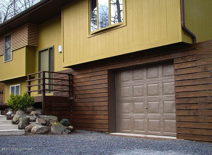111 Bindale Road Bushkill, PA 18371 - Photo 15 of 20 garage