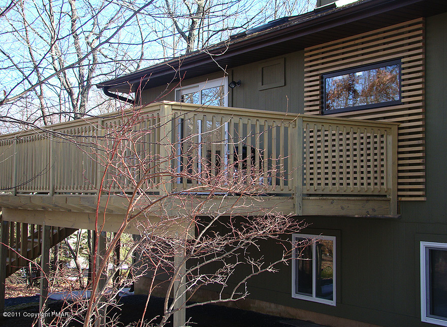 111 Bindale Road Bushkill, PA 18371 - Photo 8 of 20 deck