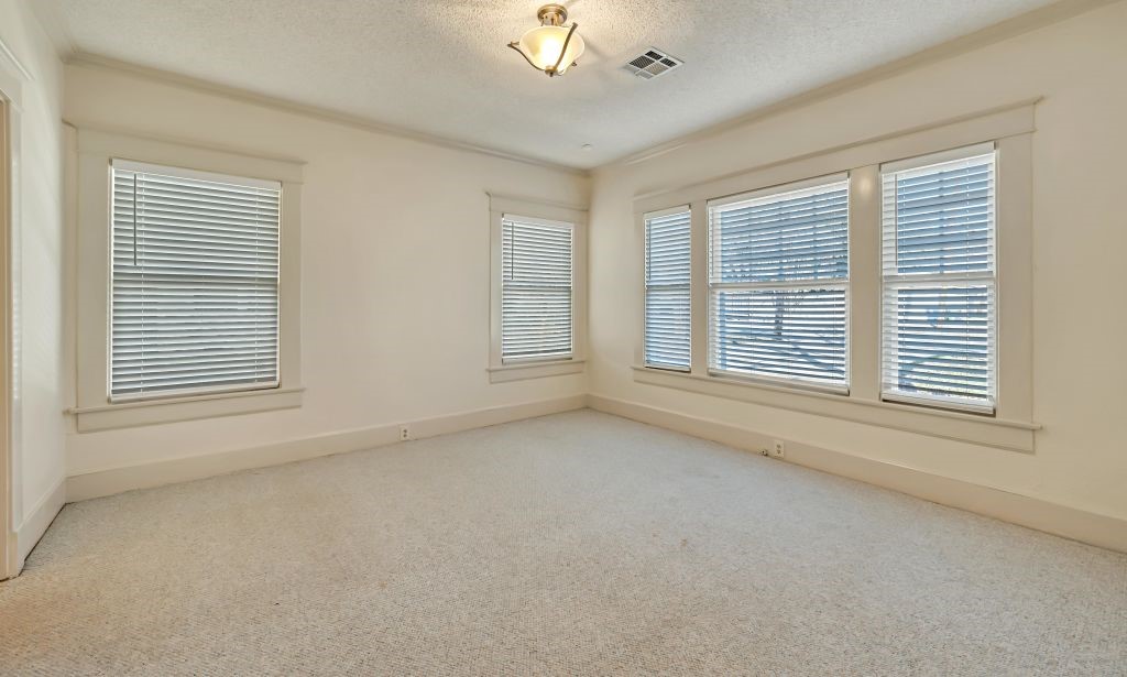106 30th Street North Waco, TX 76710 - Photo 19 of 47 a view of an empty room with a window