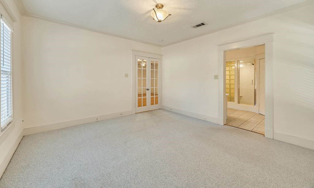 106 30th Street North Waco, TX 76710 - Photo 20 of 47 a view of an empty room with a window