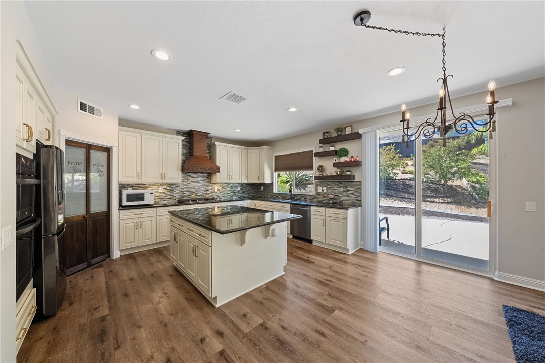 25004 Crestpeak Court Menifee, CA 92584 - Photo 16 of 60