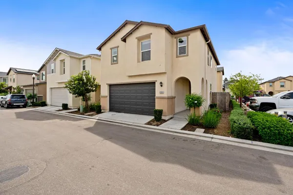 $400,000 | 6389 East Moscato Drive, Fresno, CA 93727