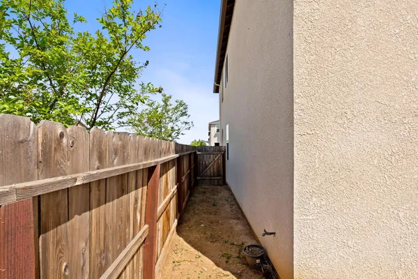 $400,000 | 6389 East Moscato Drive, Fresno, CA 93727