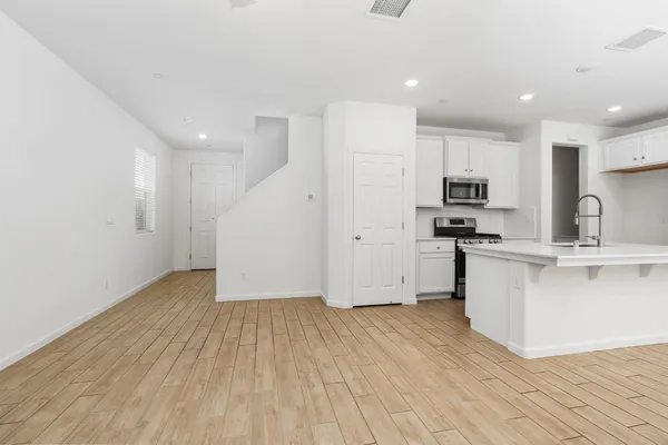 $400,000 | 6389 East Moscato Drive, Fresno, CA 93727