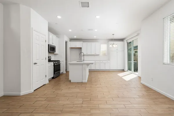 $400,000 | 6389 East Moscato Drive, Fresno, CA 93727