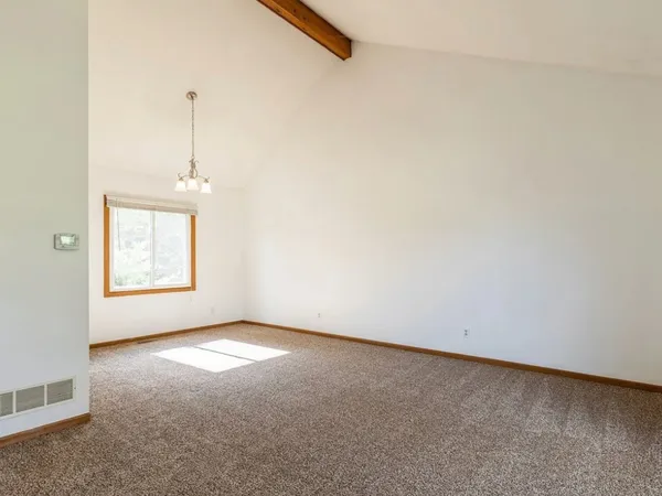 $2,550 | 664 Regent Drive, Crystal Lake, IL 60014