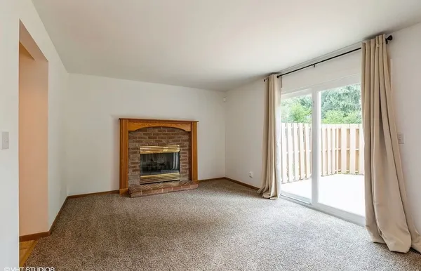 $2,550 | 664 Regent Drive, Crystal Lake, IL 60014