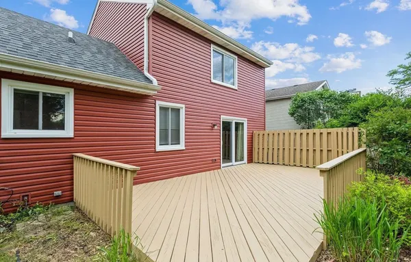 $2,550 | 664 Regent Drive, Crystal Lake, IL 60014