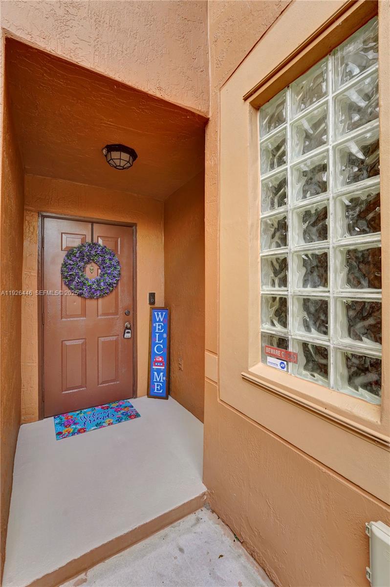 1435 Barcelona Way, Unit 527 Weston, FL 33327 - Photo 4 of 30