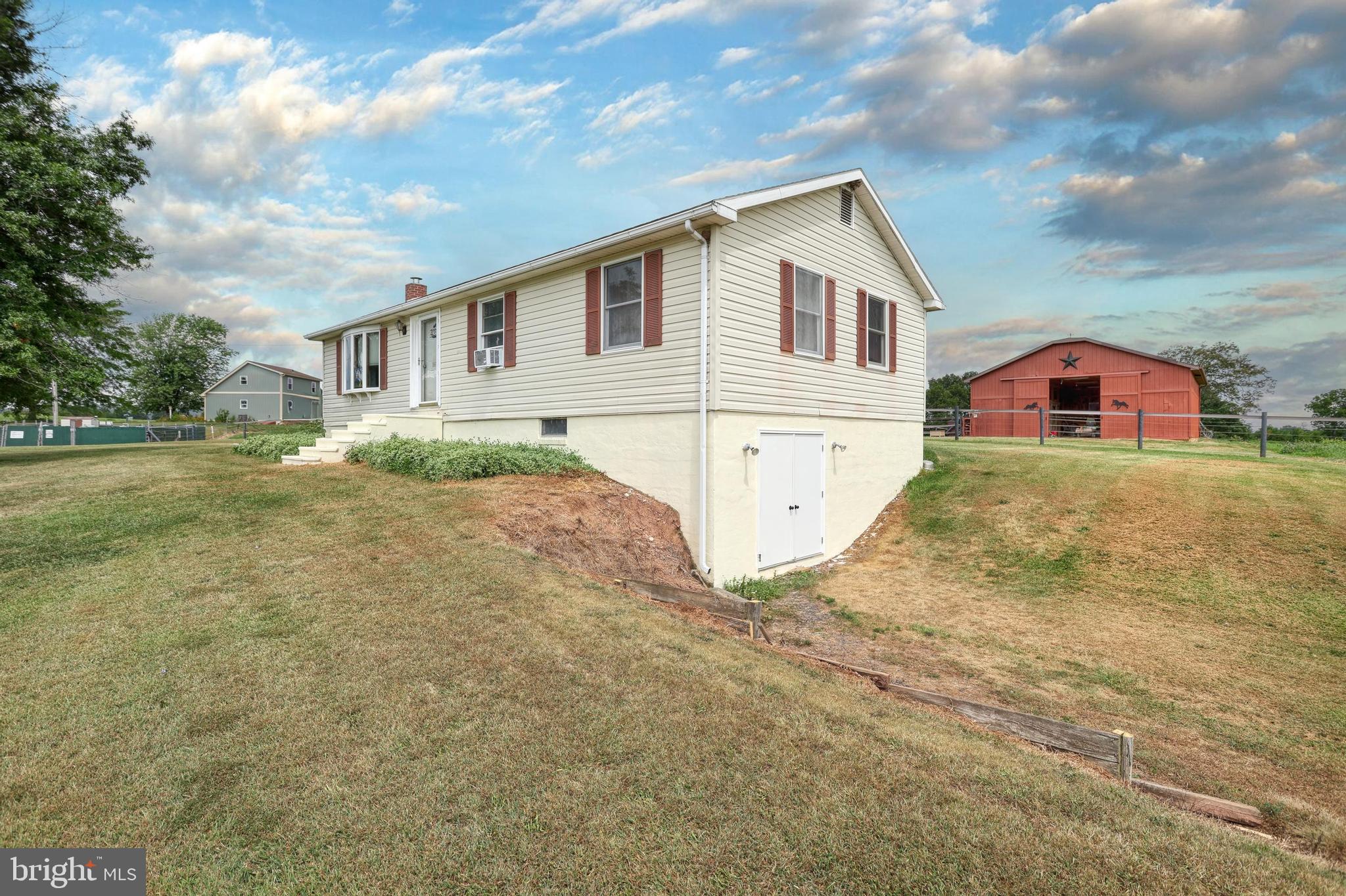 425 Winding Brook Road Biglerville, PA 17307 - Photo 3 of 60