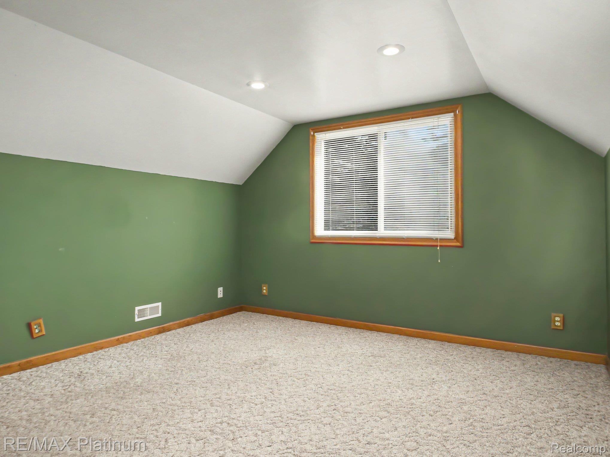 3215 Rafferty Drive Howell, MI 48843 - Photo 13 of 35 014_file_4077.jpg