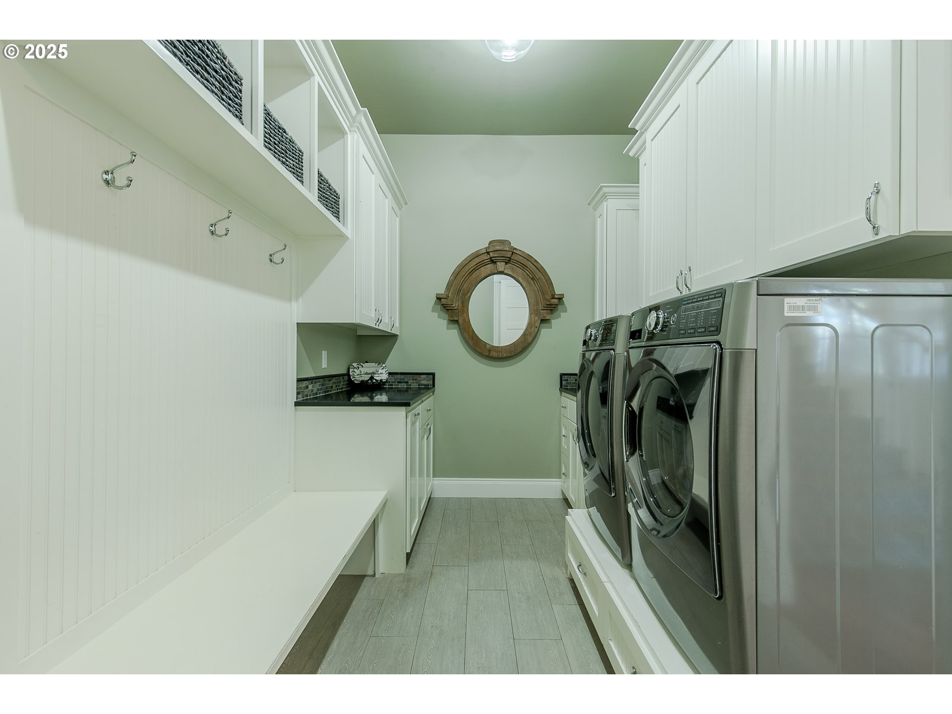 27716 Erickson Road Eugene, OR 97402 - Photo 20 of 40 a view of hallway with washer and dryer