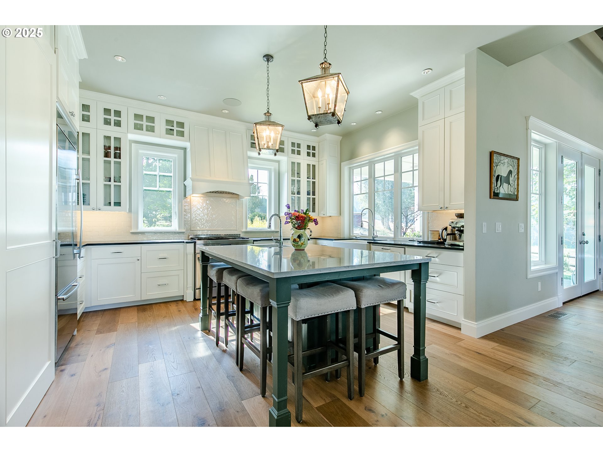 27716 Erickson Road Eugene, OR 97402 - Photo 5 of 40 a dining room with wooden floor and breakfast area
