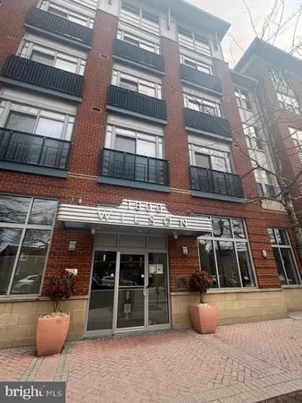 $2,600 | 1800 Wilson Boulevard, Unit 131, Arlington, VA 22201
