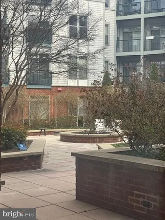 $2,600 | 1800 Wilson Boulevard, Unit 131, Arlington, VA 22201