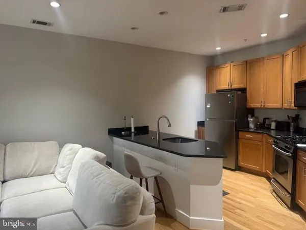 $2,600 | 1800 Wilson Boulevard, Unit 131, Arlington, VA 22201