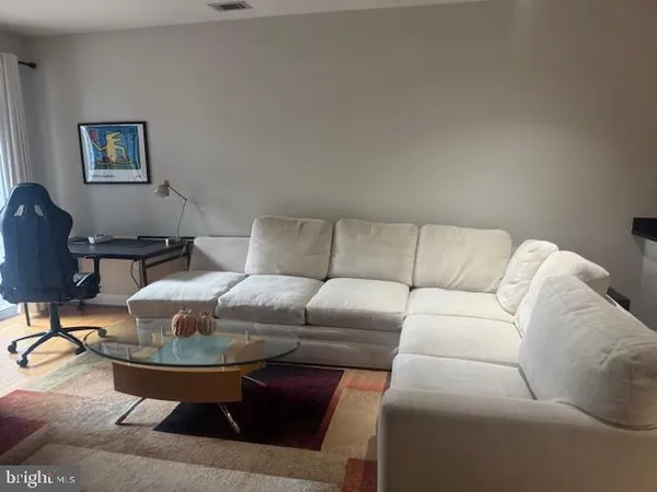 $2,600 | 1800 Wilson Boulevard, Unit 131, Arlington, VA 22201