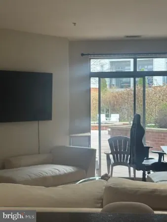 $2,600 | 1800 Wilson Boulevard, Unit 131, Arlington, VA 22201