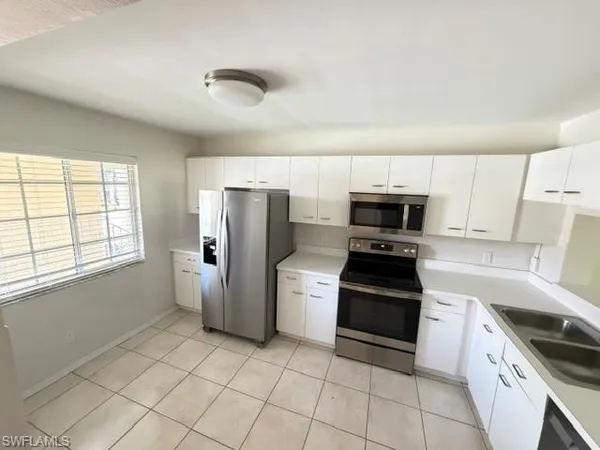 $2,100 | 7725 Jewel Lane, Unit 202, Naples, FL 34109