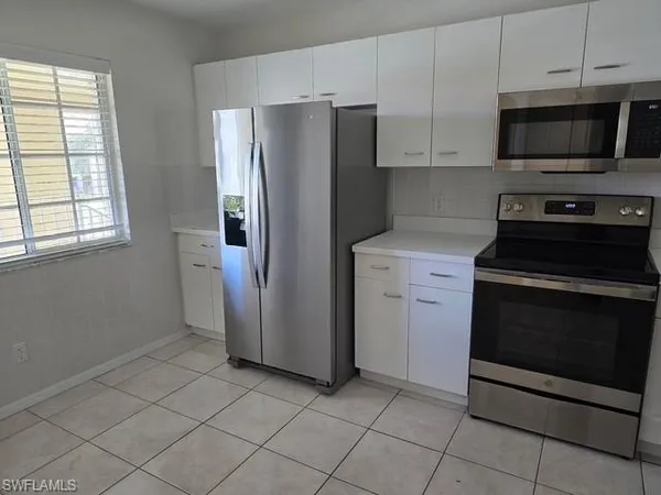 $2,100 | 7725 Jewel Lane, Unit 202, Naples, FL 34109