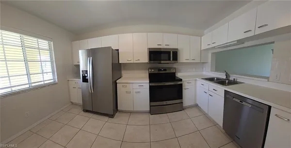 $2,100 | 7725 Jewel Lane, Unit 202, Naples, FL 34109