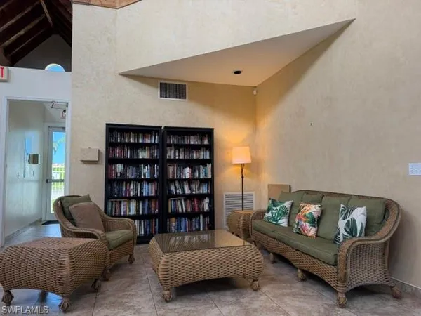 $2,100 | 7725 Jewel Lane, Unit 202, Naples, FL 34109