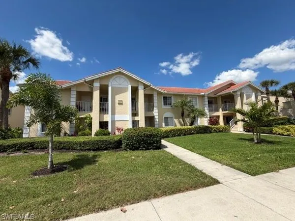 $2,100 | 7725 Jewel Lane, Unit 202, Naples, FL 34109