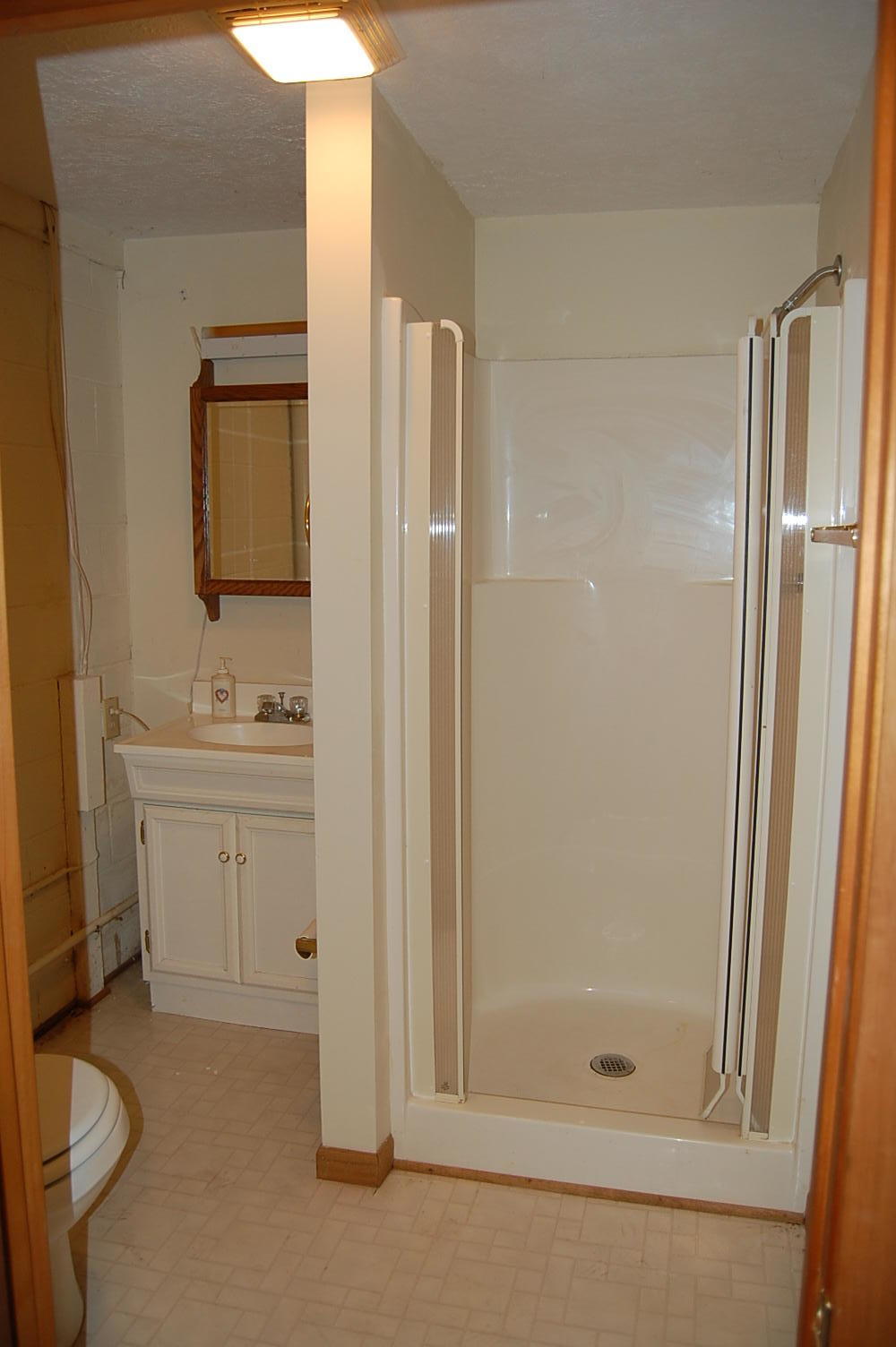 2413 Chimney Ridge Road Knoxville, TN 37923 - Photo 32 of 40 Full Bath Downstairs