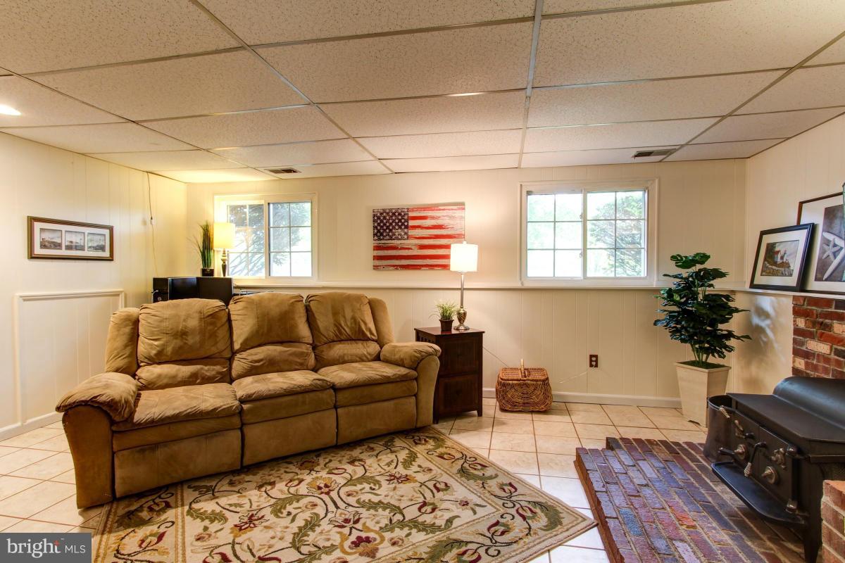 8637 Weems Road Manassas, VA 20110 - Photo 21 of 27 Family Room