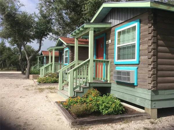 $1,275 | 2328 Chaparral Street, Rockport, TX 78382