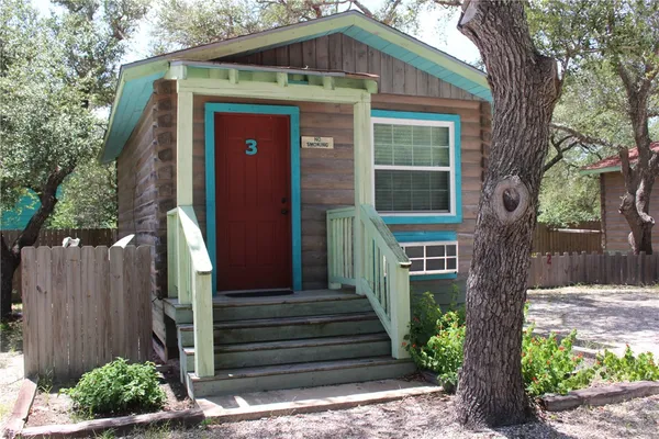 $1,275 | 2328 Chaparral Street, Rockport, TX 78382