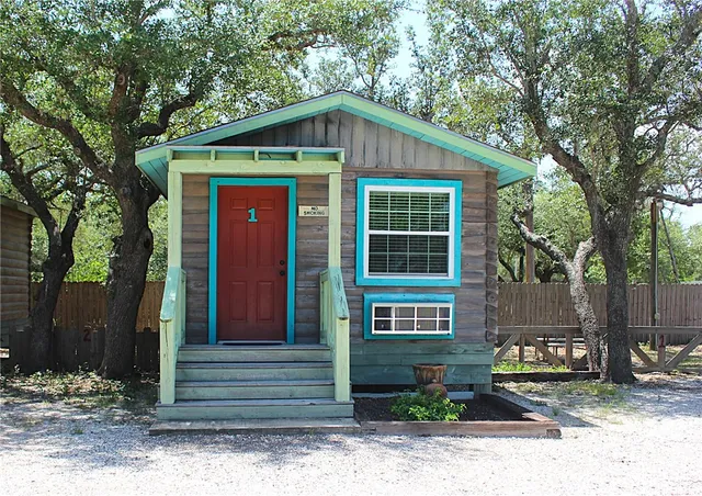 $1,275 | 2328 Chaparral Street, Rockport, TX 78382