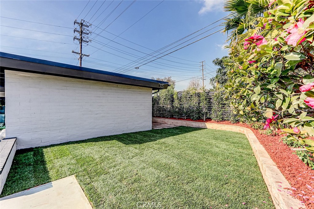 876 Center Street El Segundo, CA 90245 - Photo 18 of 55
