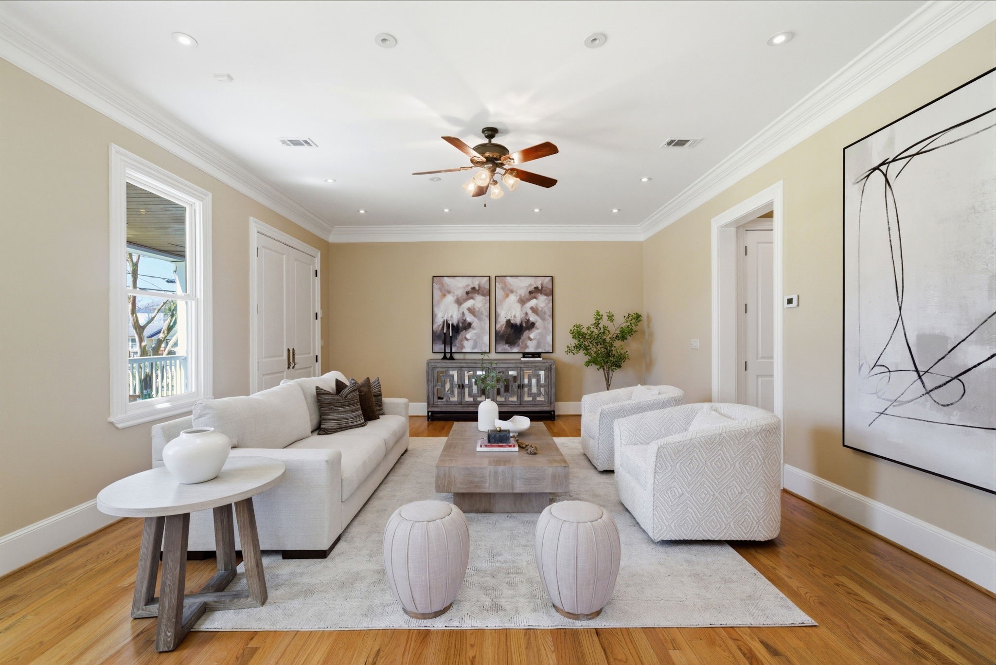 607 East 15th Street Houston, TX 77008 - Photo 10 of 50 Other view of the large family room showing the detailed crown and baseboard moldings and 10 foot ceilings.