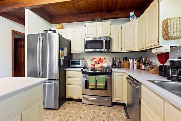 $849,900 | 691 Middle Road, Dresden, ME 04342