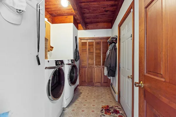 $849,900 | 691 Middle Road, Dresden, ME 04342