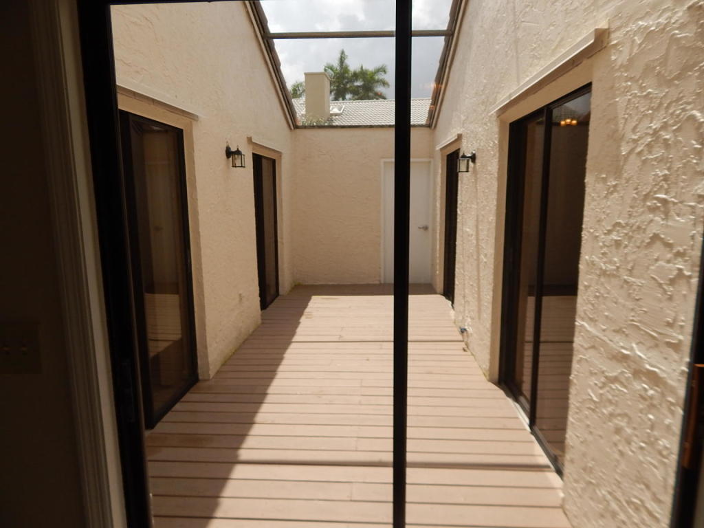 7277 Arcadia Court Boca Raton, FL 33433 - Photo 5 of 22 FEE26C50-AA79-4949-9713-6BF8EB926F72