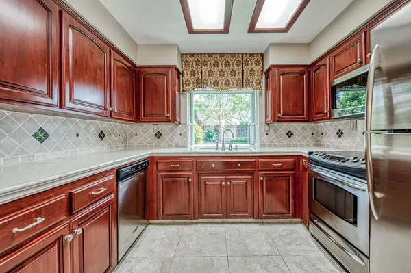 $499,500 | 335 McKelvy Avenue, Clovis, CA 93611