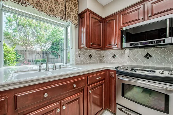 $499,500 | 335 McKelvy Avenue, Clovis, CA 93611