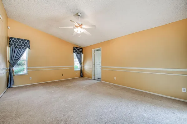 $499,500 | 335 McKelvy Avenue, Clovis, CA 93611