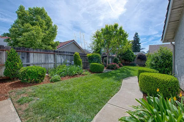 $499,500 | 335 McKelvy Avenue, Clovis, CA 93611