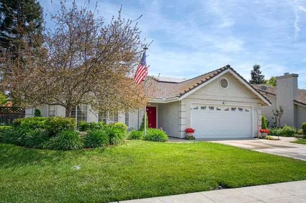 $499,500 | 335 McKelvy Avenue, Clovis, CA 93611
