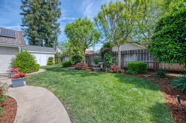 $499,500 | 335 McKelvy Avenue, Clovis, CA 93611