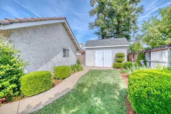 $499,500 | 335 McKelvy Avenue, Clovis, CA 93611