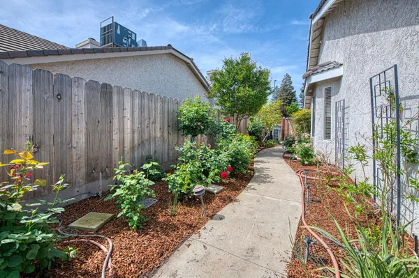 $499,500 | 335 McKelvy Avenue, Clovis, CA 93611