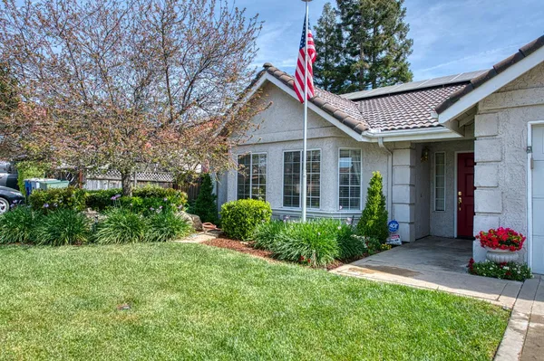 $499,500 | 335 McKelvy Avenue, Clovis, CA 93611