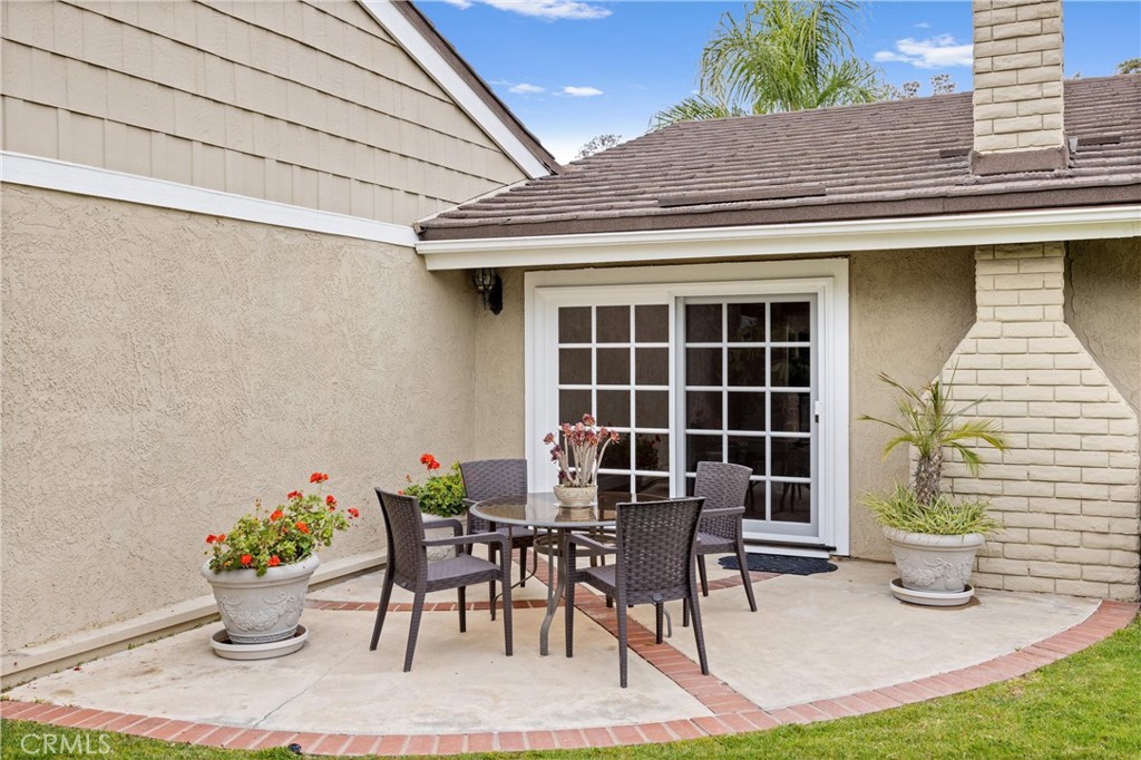 10 Coldstream, Unit 50 Irvine, CA 92604 - Photo 25 of 50 a view of a dining room with furniture and a potted plant